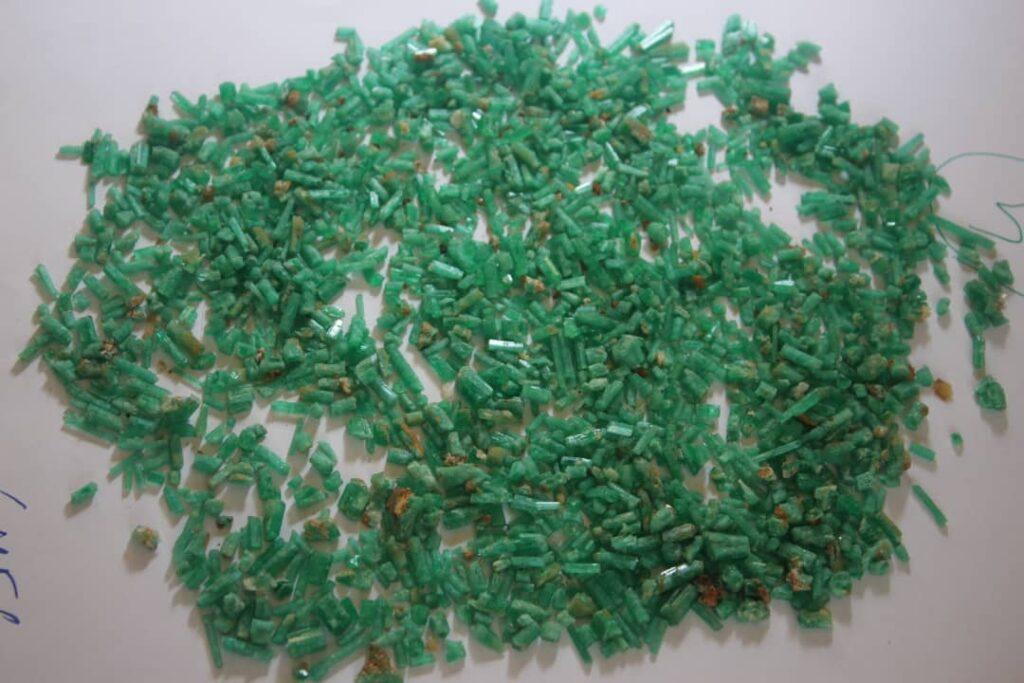 فروش بیش از چهار هزار قیراط زمرد پنجشیر به ارزش ۶.۳ میلیون افغانی