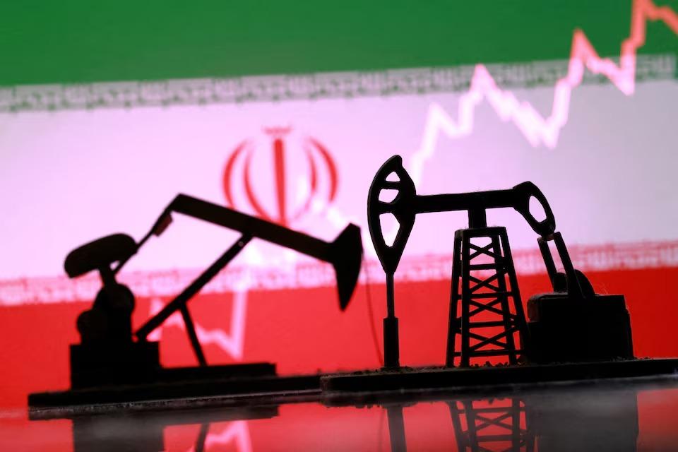 US issues 30-day waiver allowing sale of iranian oil in transit