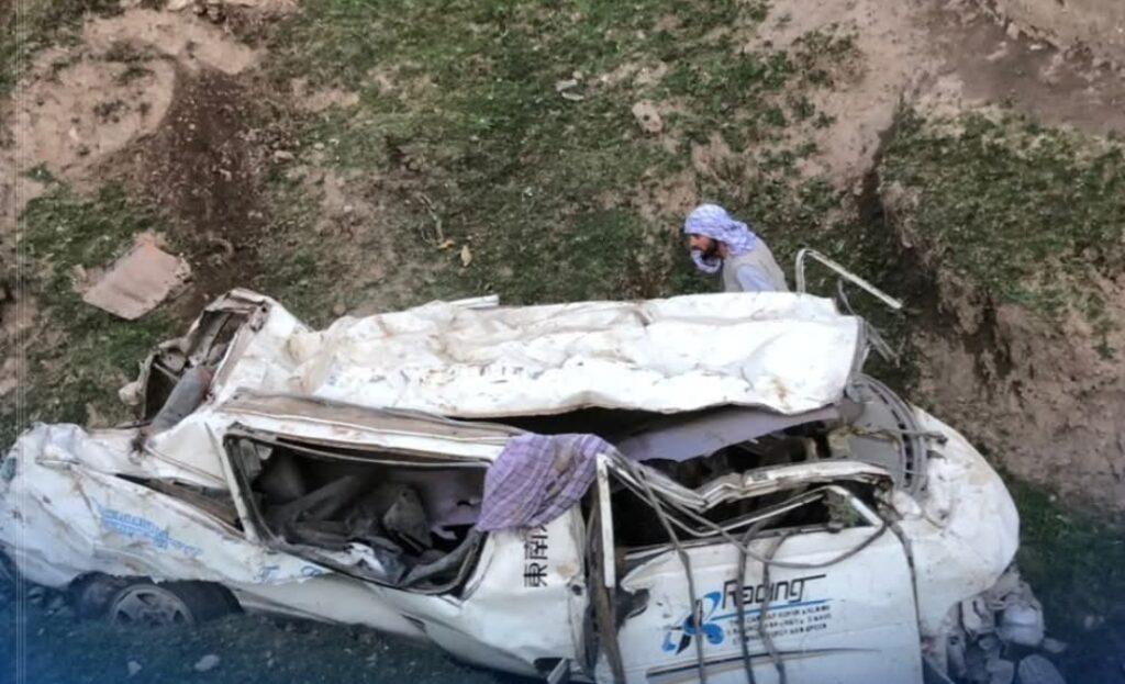 حادثه ترافیکی در فیض‌آباد؛ سه تن جان باختند و ۱۱ تن زخمی شدند