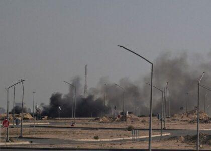 آتش‌سوزی در مجتمع نفتی و تأسیسات برق کویت پس از حمله طیاره‌های بی‌سرنشین