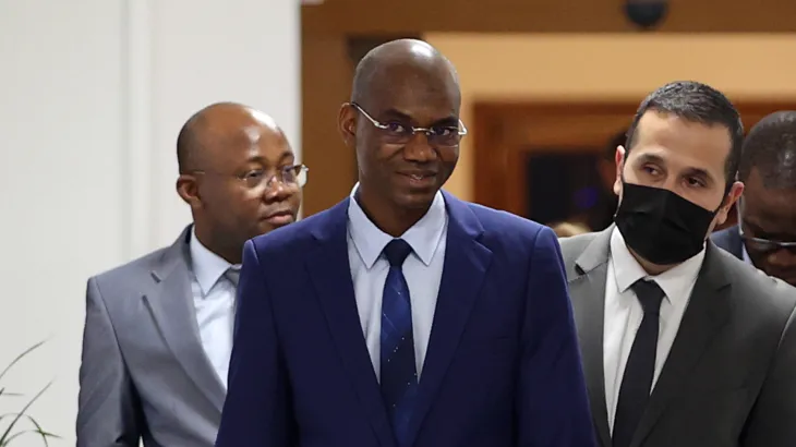 کشته‌شدن وزیر دفاع مالی در حملات هماهنگ گروه‌های مسلح