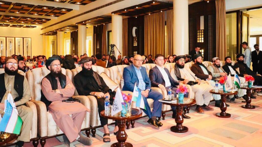 نشست همکاری اقتصادی افغانستان و اوزبیکستان با امضای ۱۳ قرارداد تجاری برگزار شد