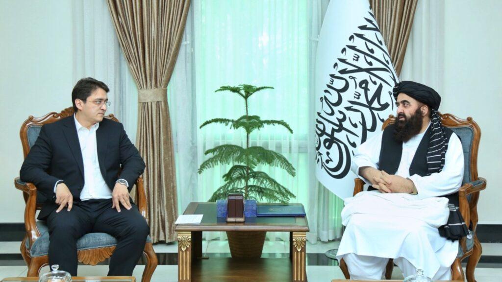 متقي له اوزبېکستاني او قرغیزستاني چارواکو سره د همکاریو د پیاوړتیا په اړه خبرې کړې