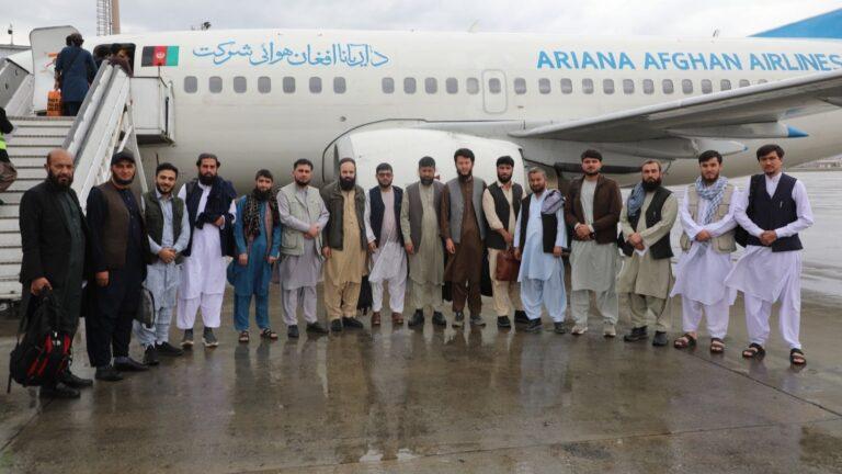 د کانونو او پټرولیم وزارت اتلس کارکوونکي د روزنې په موخه اوزبېکستان ته ولاړل