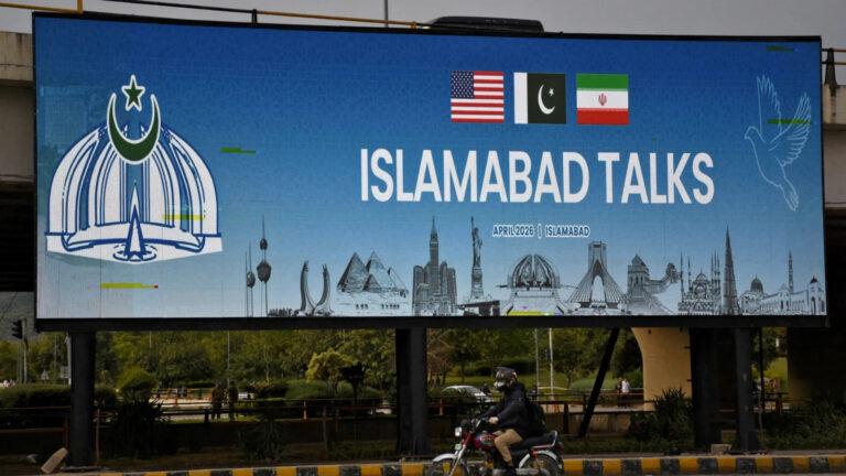 Pakistani officials hold separate meetings with Iranian, US delegations