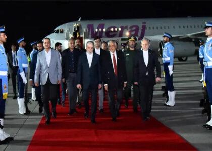 Iran FM arrives in Pakistan as Trump expects Iranian offer