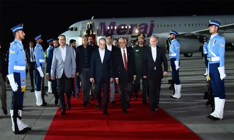 Iran FM arrives in Pakistan as Trump expects Iranian offer