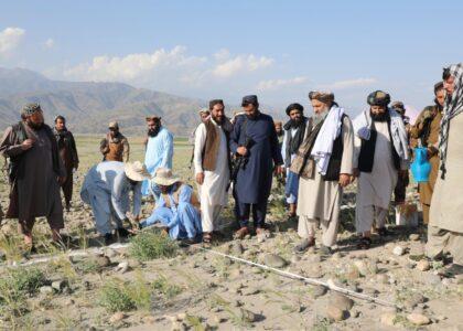 ننګرهار کې د کونړ زلزله‌ځپلو کورنیو ته د ځمکې نومرې ووېشل شوې