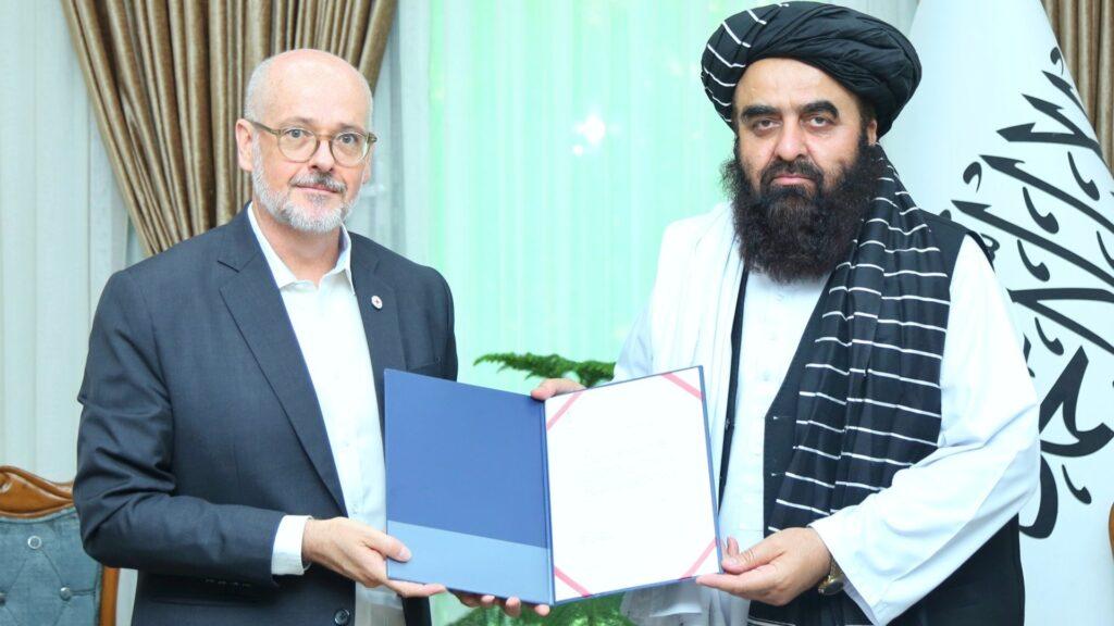 وزیر امور خارجهٔ افغانستان اعتمادنامهٔ رئیس جدید صلیب سرخ را پذیرفت