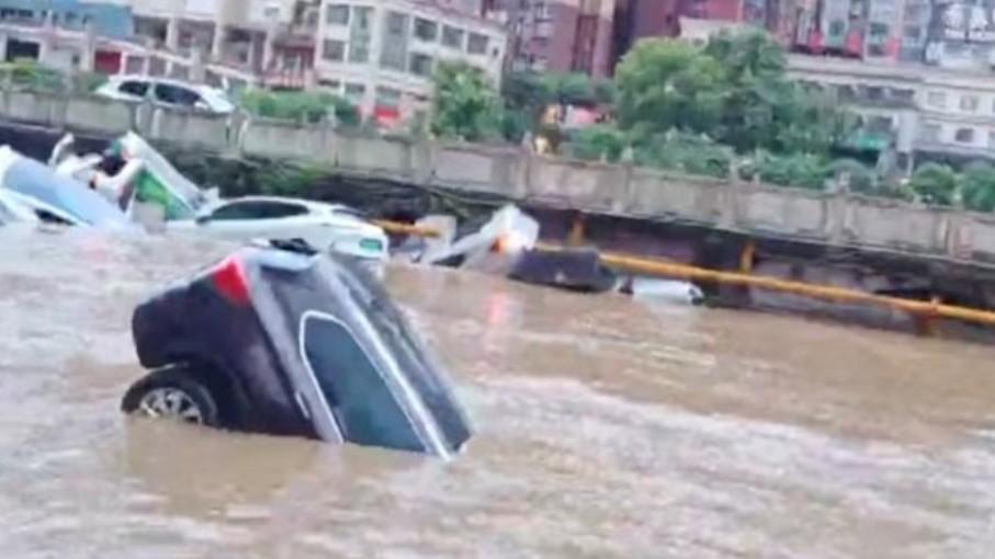 21 killed in heavy rains, flash floods in China