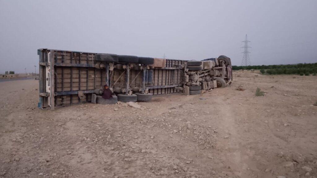 زابل کې ترافیکي پېښې؛ درې کسان مړه او پنځه نور ټپیان شوي