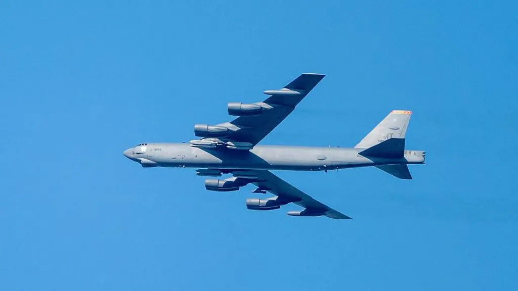 8 killed after US air force B-52 crashes in California