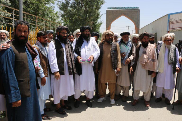 غزني ښار کې د ۳۷ میلیون افغانیو په لګښت د نږدې یو کیلومتر سړکونو جوړولو چارې پیل شوې