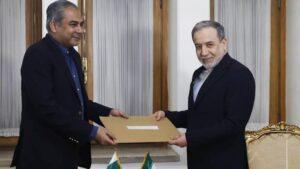 نامۀ ویژۀ پاکستان برای رهبر ایران به عراقچی تحویل داده شد