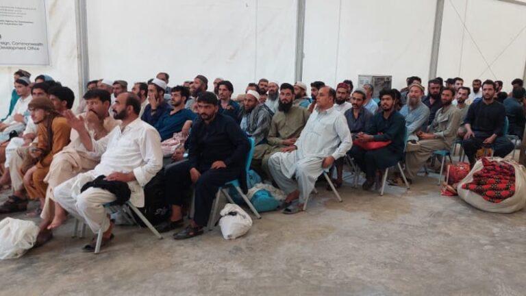 د پاکستان له بندخونو ۴۸۵ افغان کډوال ازاد او هېواد ته راستانه شول