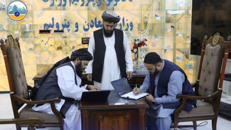 قرارداد استخراج معدن آهن یکاولنگ بامیان امضا شد
