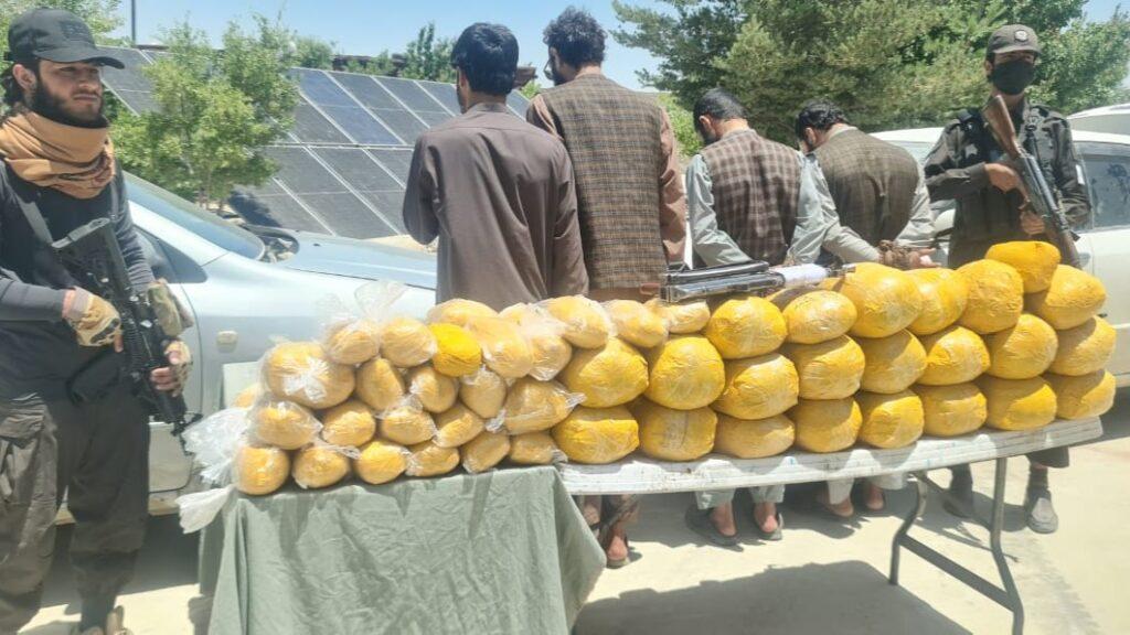غزني کې ۲۳۱ کیلوګرامه تریاک کشف او ترلاسه شوي