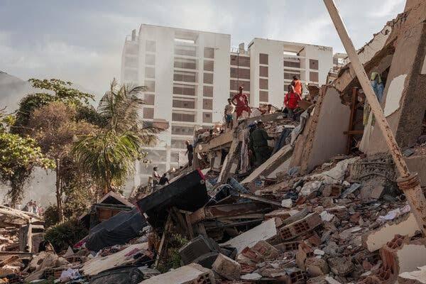 Death toll from Venezuela twin earthquakes rises to 1,430