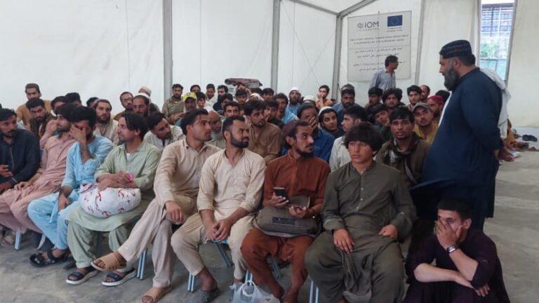 د پاکستان له بندخونو څه باندې زر افغان کډوال ازاد او هېواد ته راستانه شول