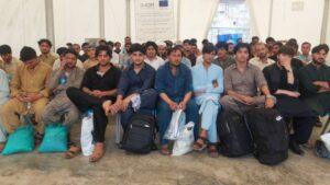 880 Afghans released from Pakistani prisons, return home
