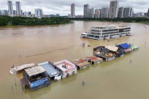 17 killed, over 300 wounded in severe storms, tornadoes in China