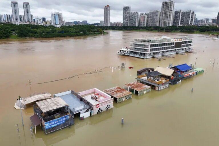17 killed, over 300 wounded in severe storms, tornadoes in China