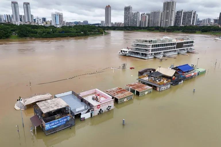 17 killed, over 300 wounded in severe storms, tornadoes in China