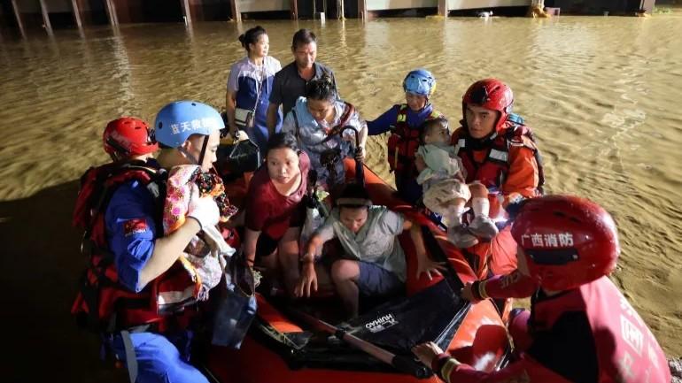 Storms, landslide leave 8 dead, hundreds injured in China