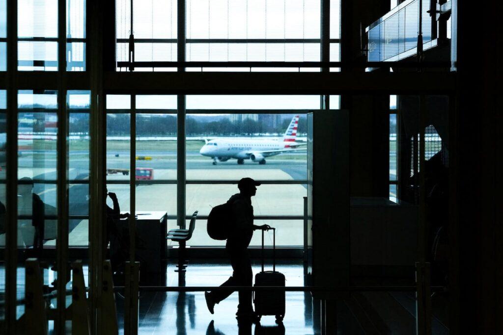 US limits stay of foreign students, journalists