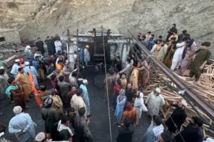 بلوچستان کې د ډبرو سکرو په یوه کان کې د چاودنې له امله ۳۲ کسان مړه شوي