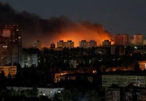 Fresh Russian strikes on Ukraine kill 13, wound dozens