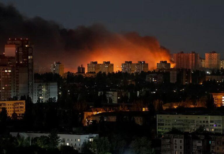 Fresh Russian strikes on Ukraine kill 13, wound dozens