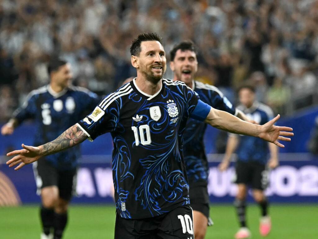 Argentina sinks England 2-1 to reach World Cup final