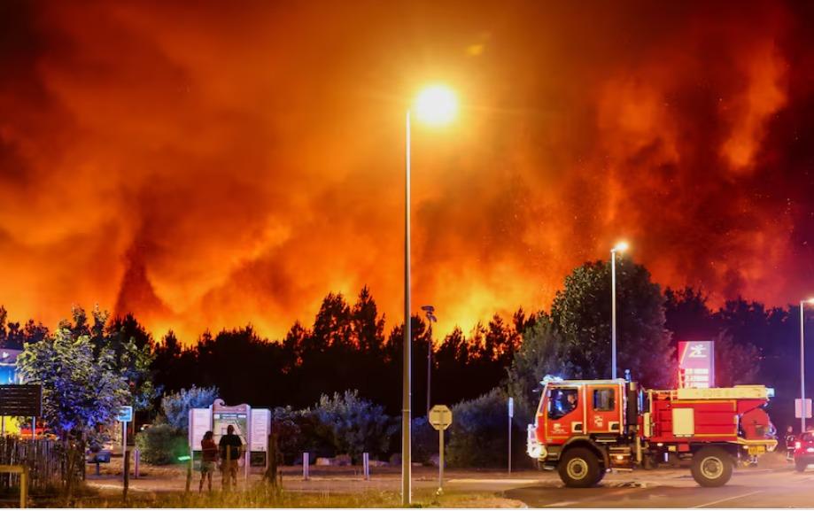 10,000 evacuated as wildfire spreads in southern France