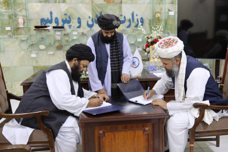د فاریاب د شور تاق سیمې د ډبرو سکرو کان د استخراج تړون لاسلیک شو