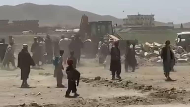 غزني کې د ځمکې د ملکیت پر سر شخړه؛ یوه لوډر‌چلوونکي ژوند له لاسه ورکړی