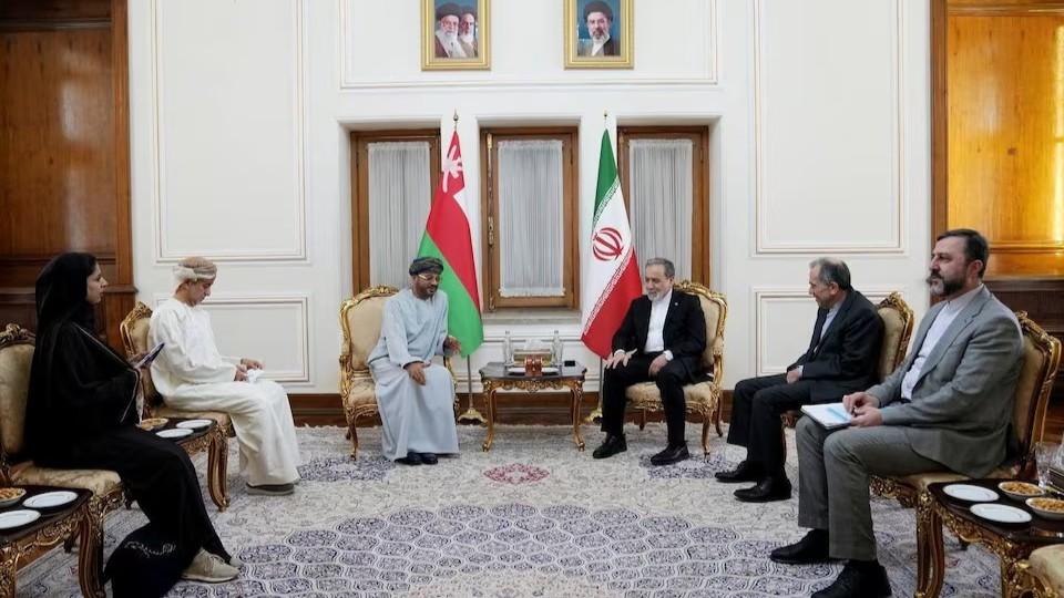 ایران و عمان دربارۀ ایجاد دهلیز موقت دریایی در تنگۀ هرمز گفت‌وگو کردند