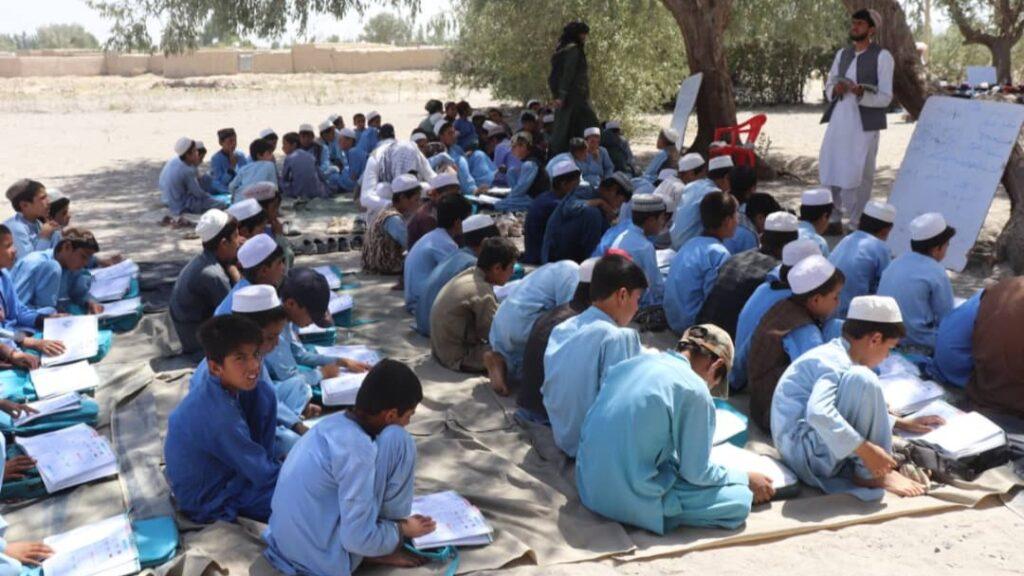 غزني کې د ښوونځیو د ودانیو او ښوونکو کمښت