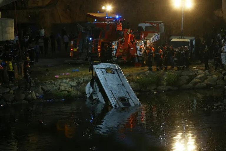 27 killed, 39 injured in Algeria bus crash