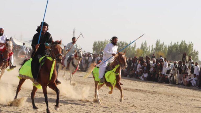 غزني کې د شپږو ولایتونو د ۳۲ لوبډلو ترمنځ د نیزه‌وهنې سیالۍ پای ته ورسېدې