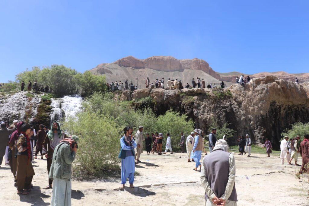 تېرو شپږو میاشتو کې د بهرنیو په ګډون څه باندې ۵۰۰ زره سیلانیانو له بامیانه لیدنه کړې ده