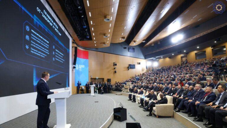 وزیر صنعت و تجارت افغانستان در کنفرانس عمومی هفتۀ صنعت بلاروس اشتراک کرد