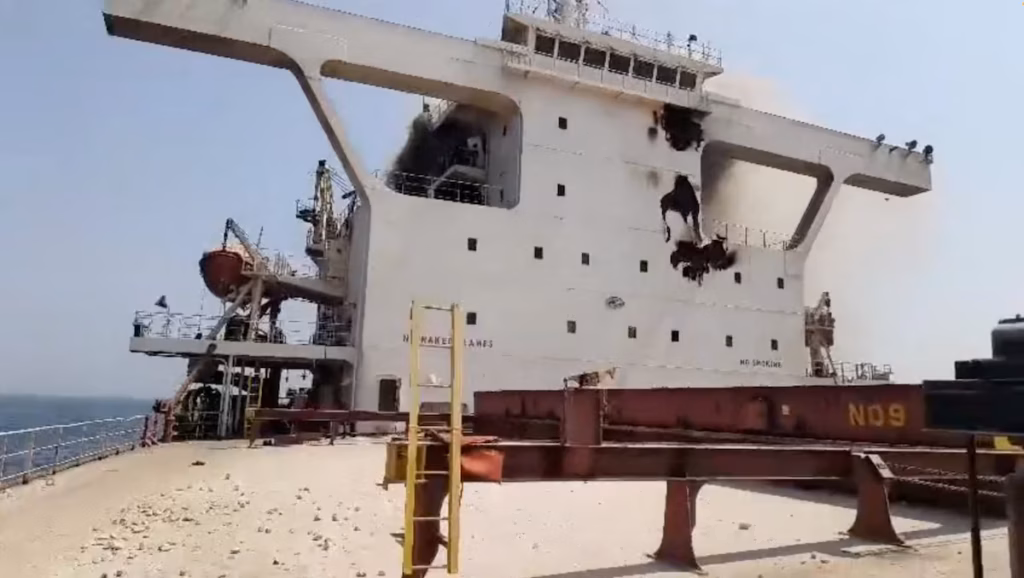 2 ships sink near Strait of Hormuz after projectile strikes