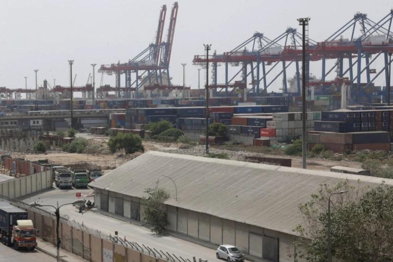 Karachi port auctions hundreds of containers of Afghan traders’ goods