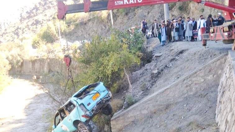 پروان کې ترافیکي پېښه؛ څلور کسان مړه او دوه ماشومان نادرکه دي