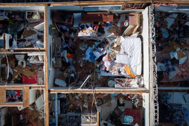 6 killed in severe storm in US