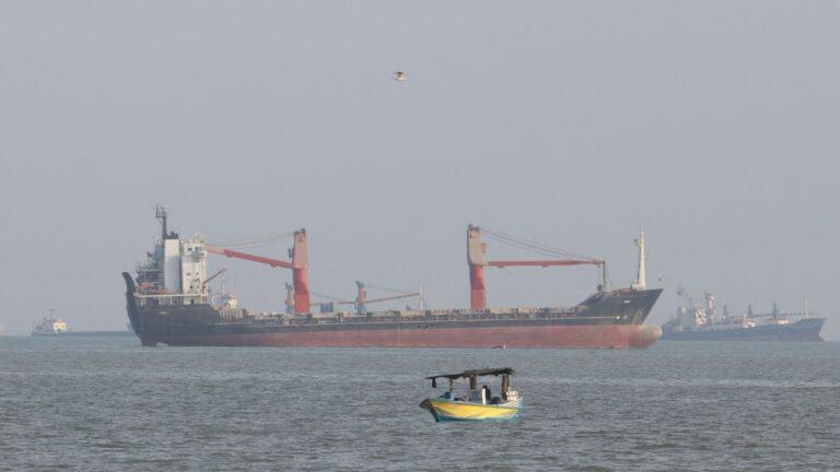 2 ships sink near Strait of Hormuz after projectile strikes