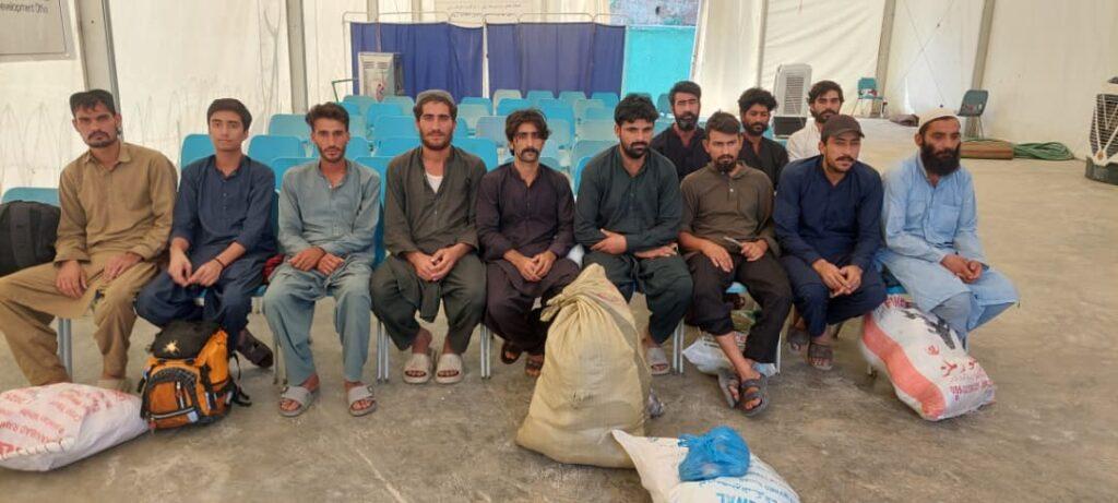 291 Afghans released from Pakistani prisons return home