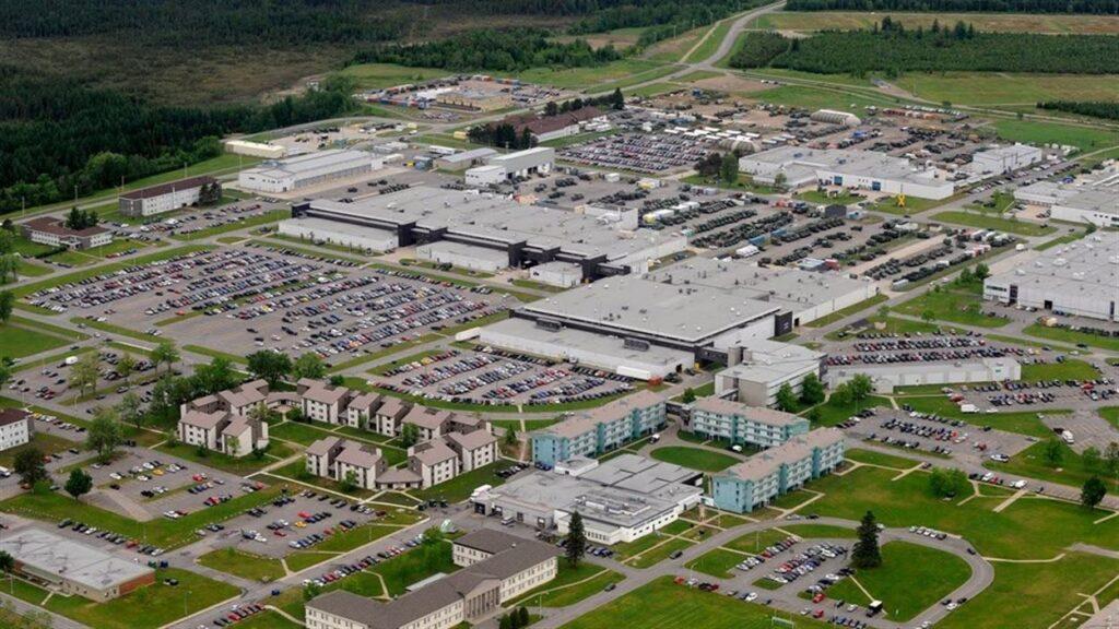 آتش‌سوزی در یک پایگاه نظامی کانادا جان شماری از افراد را گرفت